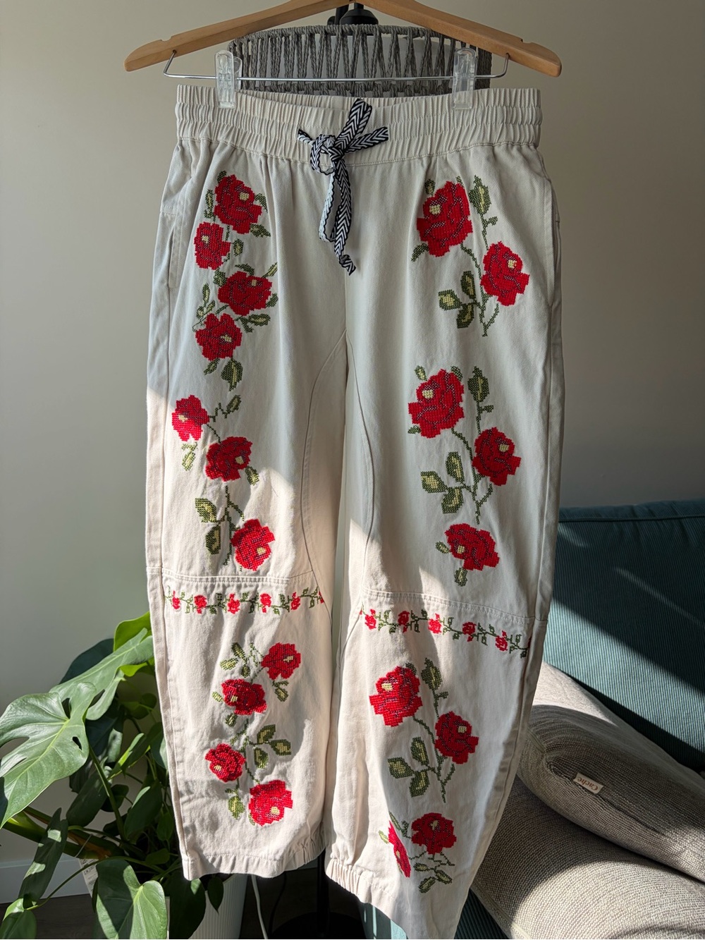 Free People  Rosalia Barrel Pants Untagged Embroidery 🧵 Flowers 🌹 - Picture 2 of 5